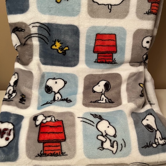 Peanuts Snoopy Blue/Grey Blanket Throw - Picture 2 of 4